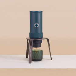 OutIn Foldable Coffee Stand  – faltbarer Halter für Kaffeemaschine