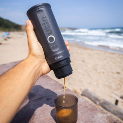 Outin Nano (Space Grey) Set - Reisekaffeemaschine + Schutzhülle