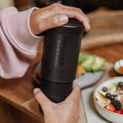 Wacaco Prestina (coal black) – ein tragbarer Kaffeebereiter